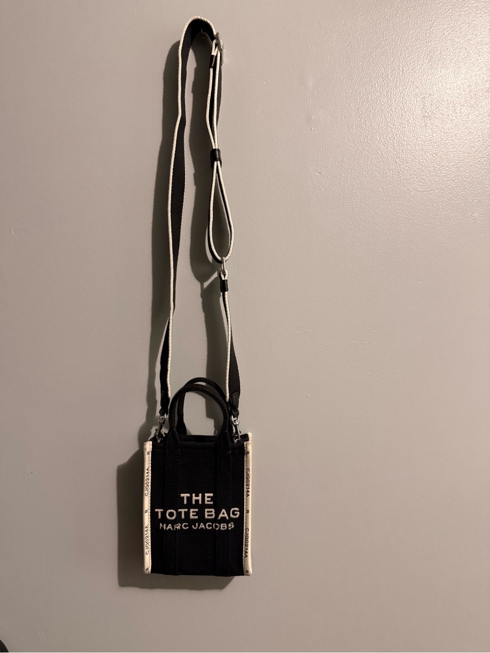 Marc Jacobs Black and Cream Mini Tote Crossbody with Logo - Picture 2 of 6